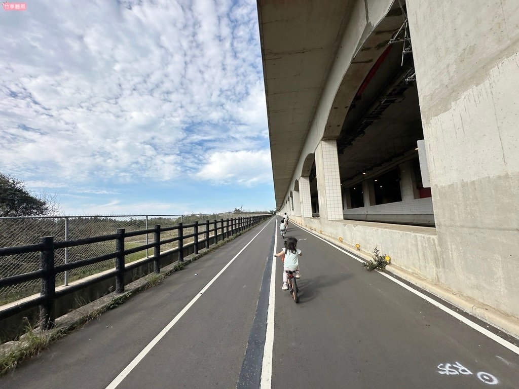 【竹北親子景點】 超棒的自行車道秘境OO公園，可以跨海看夕陽