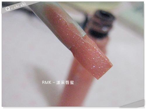 RMK-漾采唇蜜-刷子.jpg