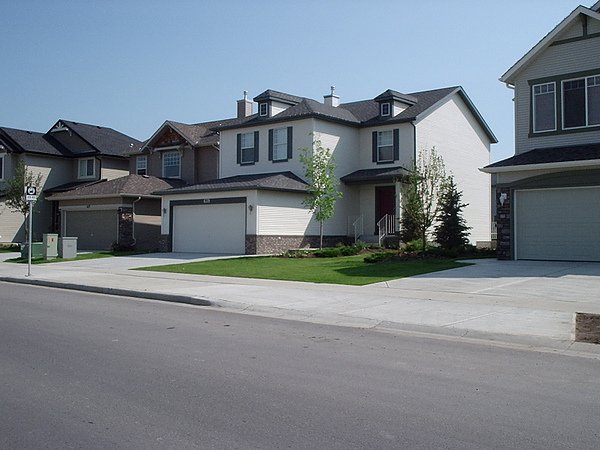 Canada-Alberta-Calgary-urban-landscape-white-painted-house-front-1-JC.jpg