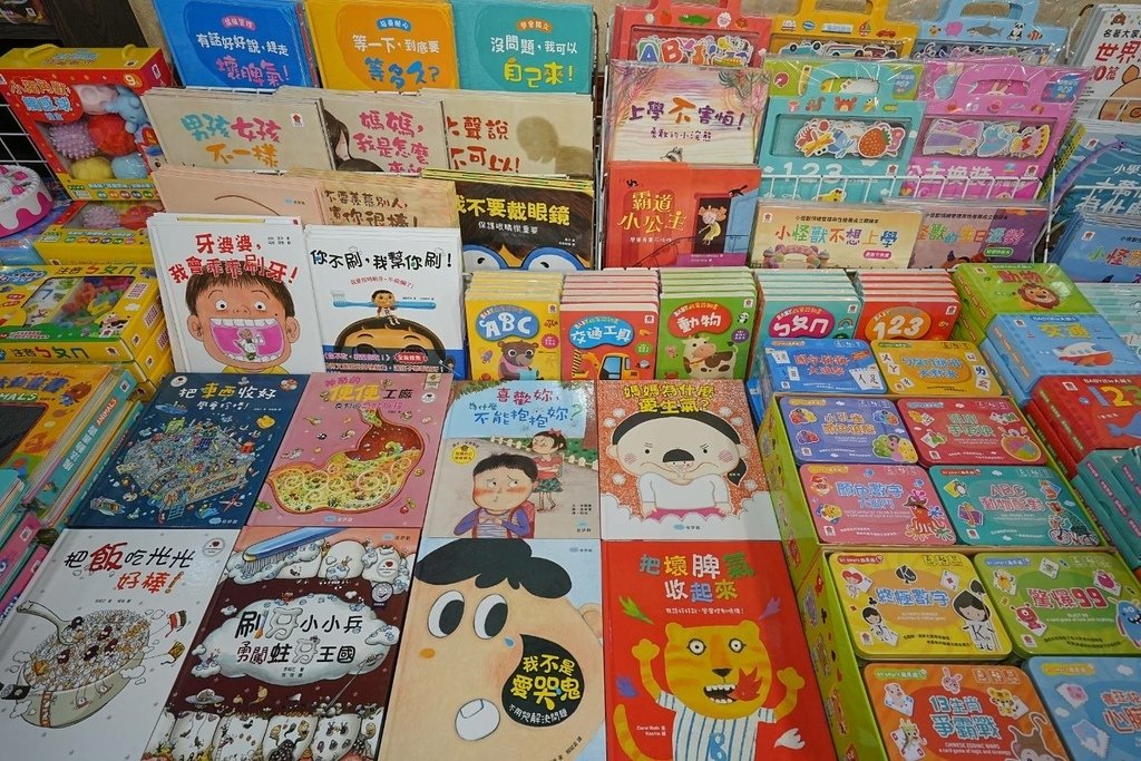 [西屯河南路]只到08/25!進口原文童書、立體書、操作書、