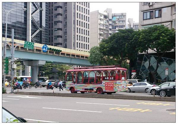紙膠帶展接駁車