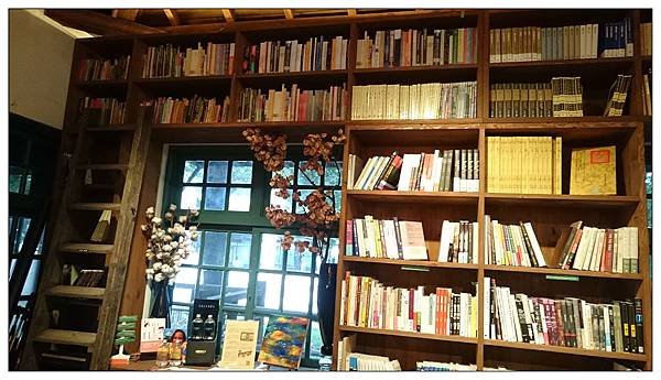 閱樂書店-台北松菸店(咖啡館)