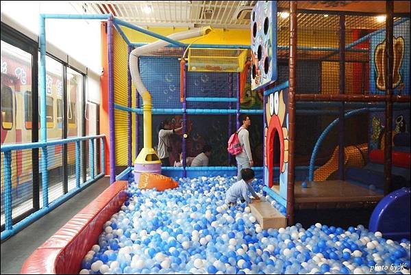 彰化市麻吉樂園-彰化海盜館P1670068_調整大小1.JPG