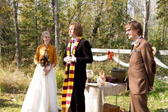 harry-potter-wedding-2-gryffindor-scarf.realweddings