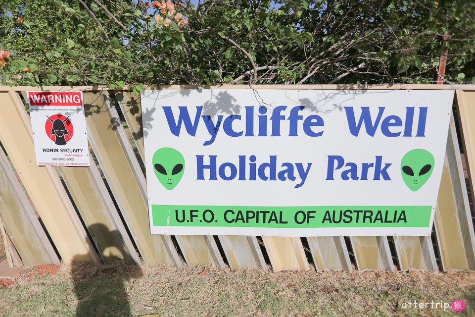 澳洲北領地Tenant Creek ▌露營車營地 ▌Wycliffe Well Holiday Park可以看UFO？