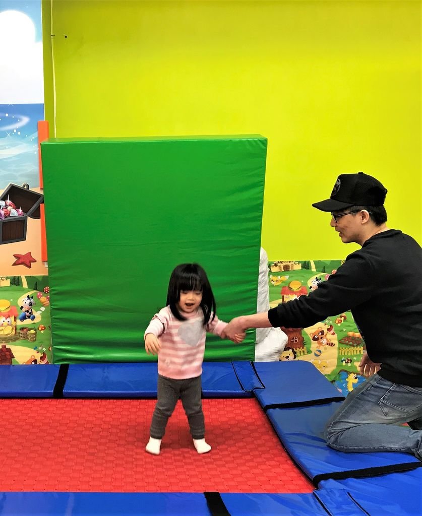 (已歇業)育兒:遛小孩--室內遊樂園  快樂小熊HAPP