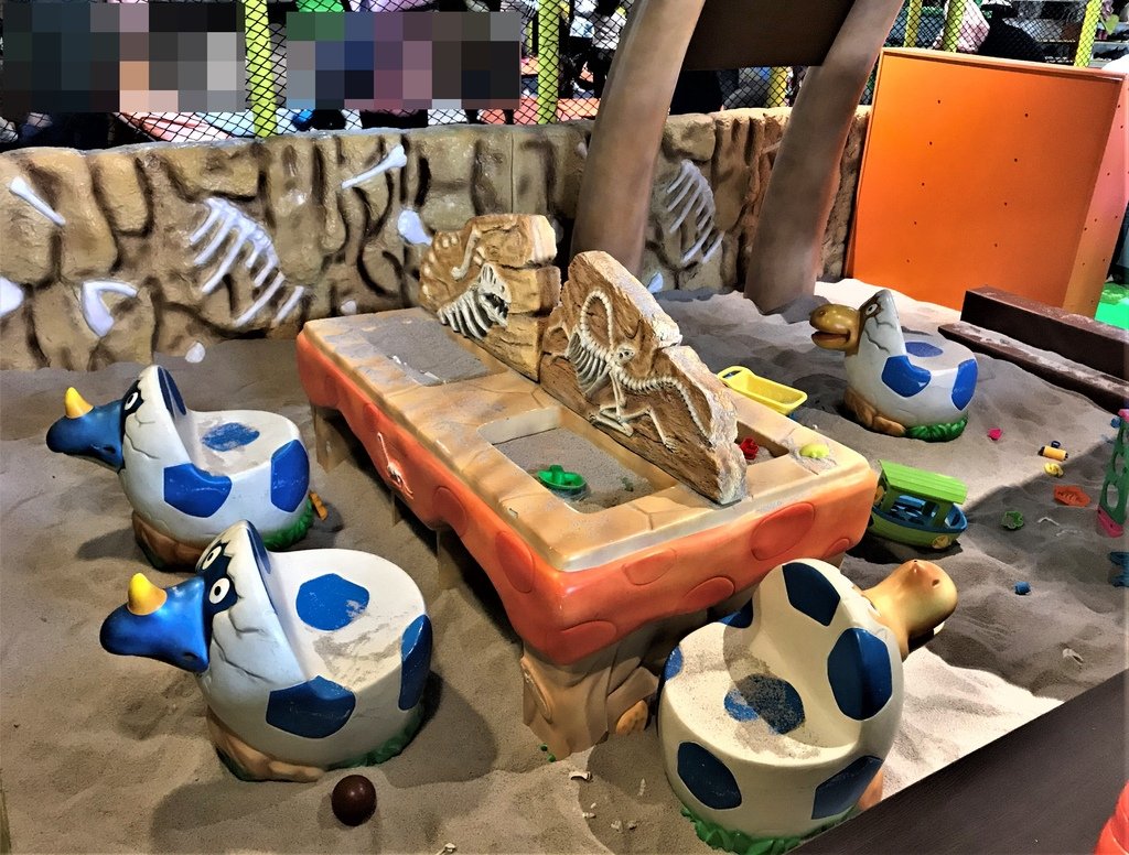 (已歇業)育兒:遛小孩--室內遊樂園  追風奇幻島 恐龍