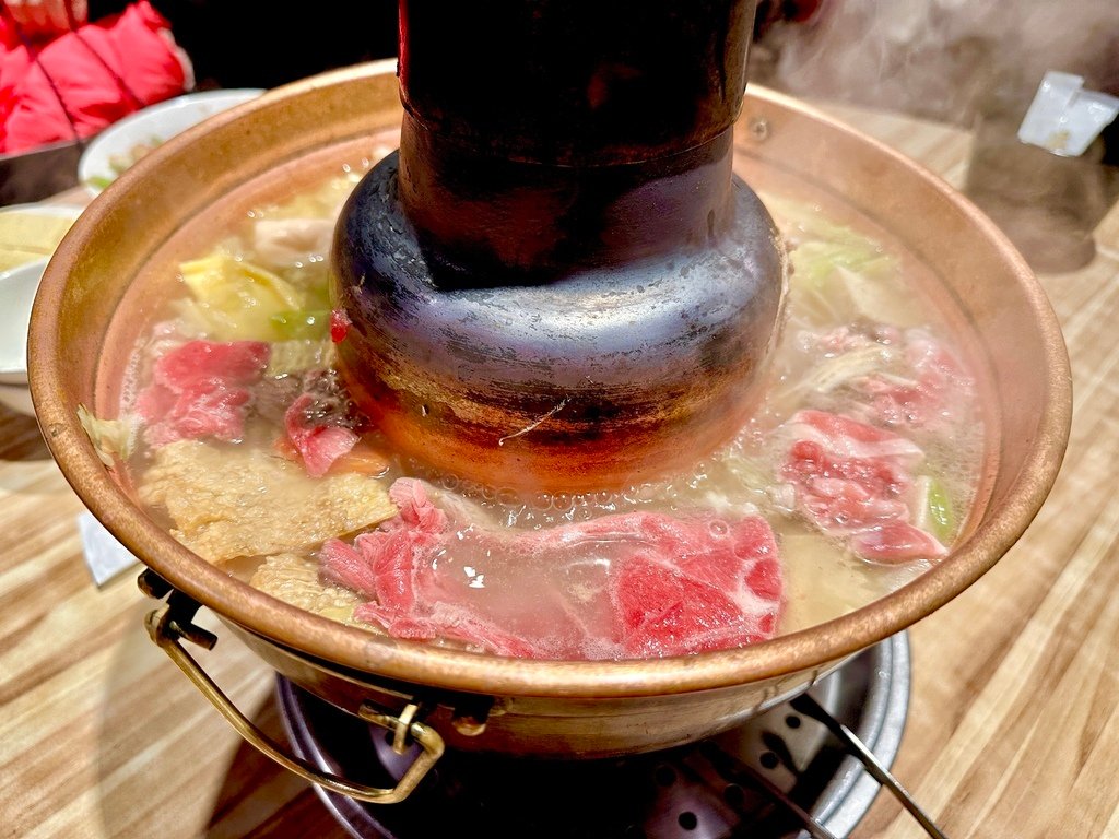 【食記:中式餐廳】《元潮蒙古烤肉+酸菜白肉鍋》什麼?蒙古烤肉