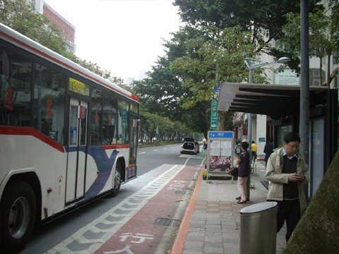 市區公車鳳雛公園站