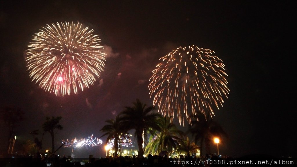 元宵節高雄愛河煙火The Lantern Festival fireworks at Love River, Kaohsiung8.jpg