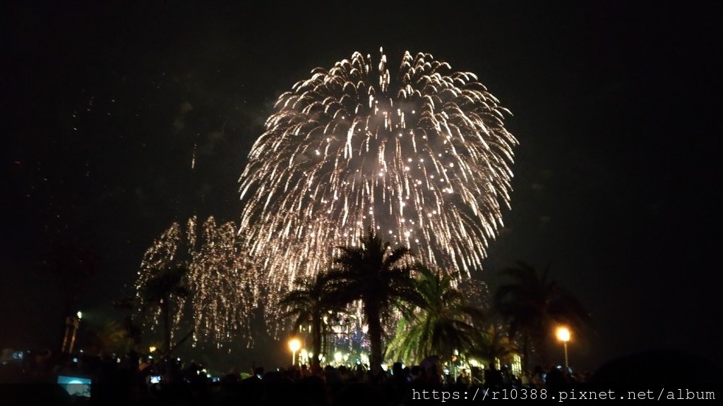 元宵節高雄愛河煙火The Lantern Festival fireworks at Love River, Kaohsiung10.jpg
