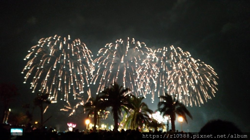 元宵節高雄愛河煙火The Lantern Festival fireworks at Love River, Kaohsiung12.jpg