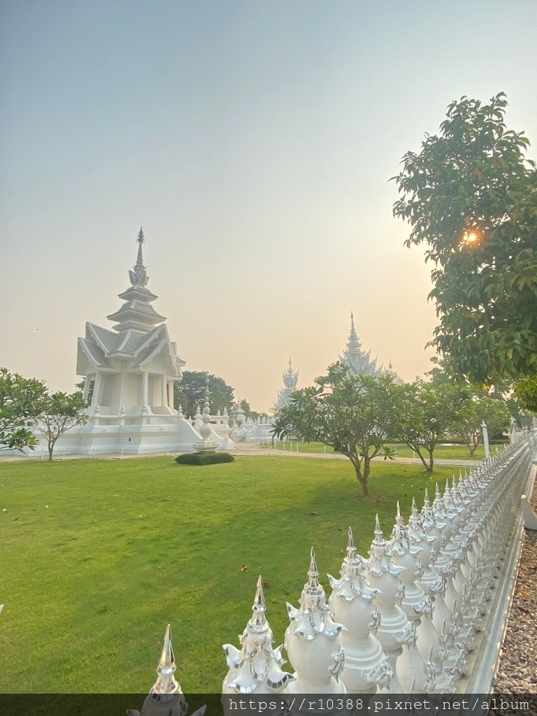 泰國龍坤藝術廟-白廟 (推薦景點)5.jpg