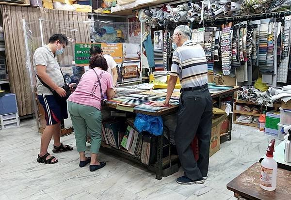 雲林縣斗六市客戶 柚木椅訂做高密度泡棉座墊+椅背