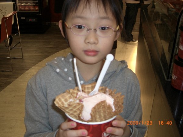 COLD STONE的冰淇淋.JPG