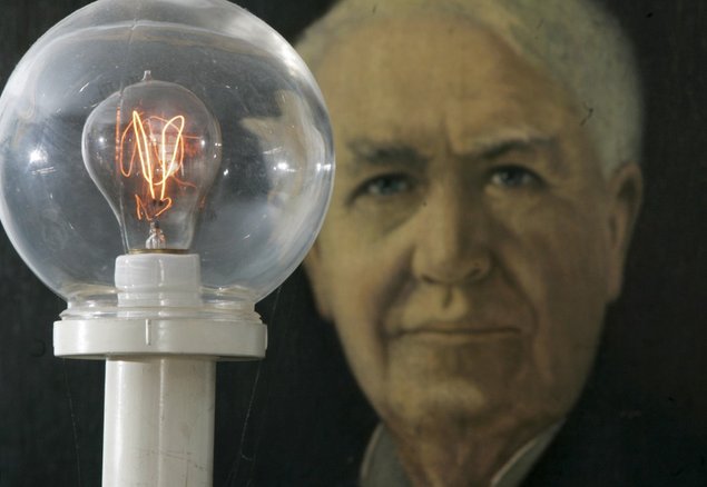 Thomas-Edison-AP070207054092-1024x707