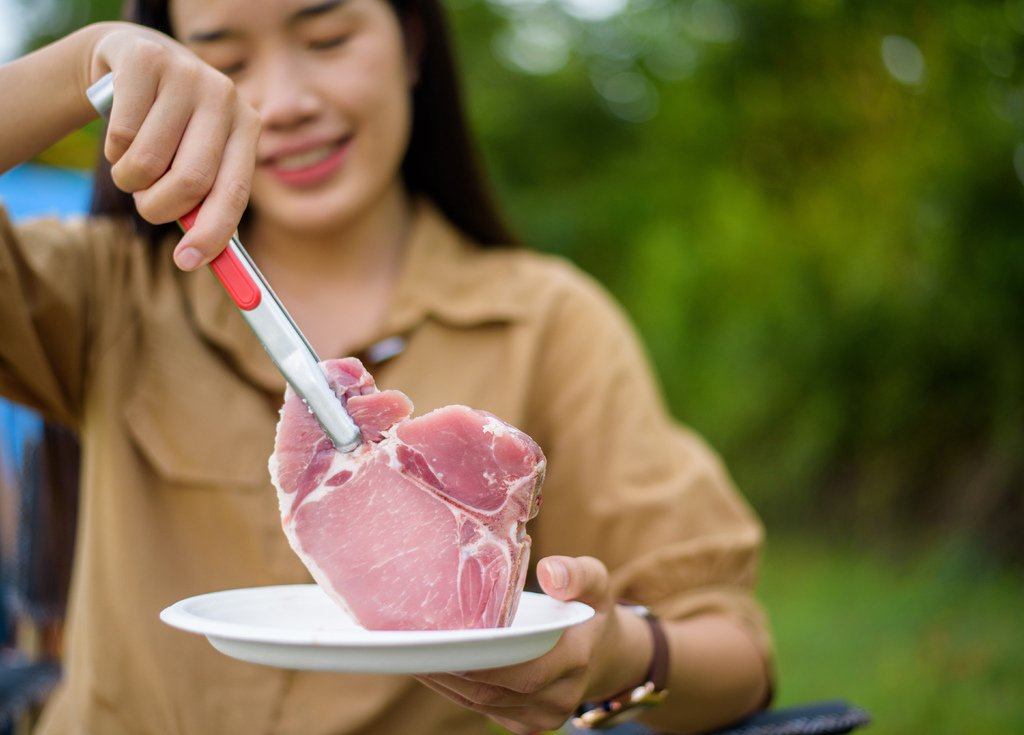 再新鮮的肉也有食安風險，「這個」原因解釋了為何要煮熟再吃