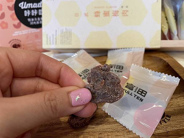 富田製梅 日式無籽梅肉-蜂蜜口味、宅配美食開箱丨咔咔吃-虎哩快樂年節零食組：過年吃零食不採雷，Umade嚴選台灣在地健康零嘴，年節送禮新選擇丨滿額贈虎虎絢彩萬用包