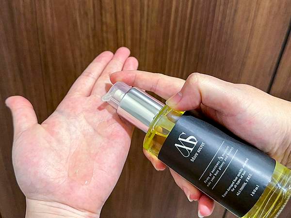 髮品│More Secret專業修護髮品：喚醒秀髮青春修護組，讓染燙後的受損髮質也能柔順蓬鬆有光澤│賦活髮妝水、賦活修復髮油