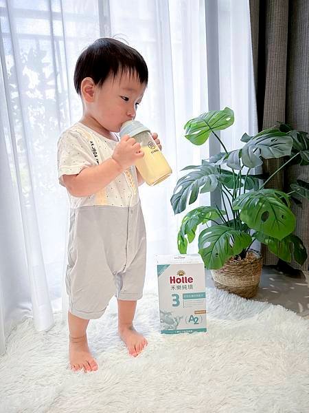 新手媽咪│Holle禾樂純境：永續生機A2牛成長奶粉3號，就是要給寶貝最好的，來自瑞士乳源，近似母乳的天然純淨