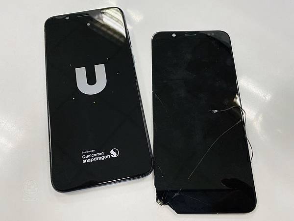 HTC U12 life面板破裂.jpg