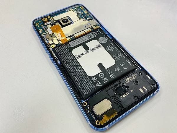 HTC U11電池膨脹(2).jpg