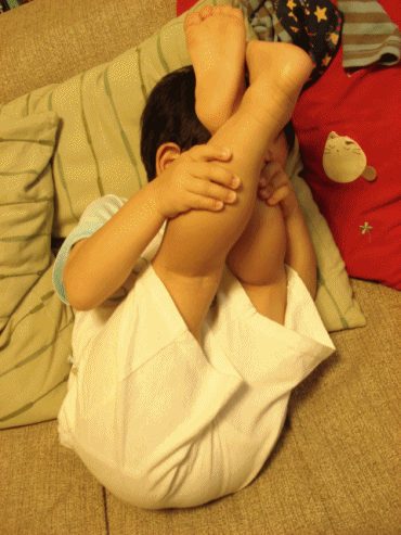 乖寶寶腳打開.gif