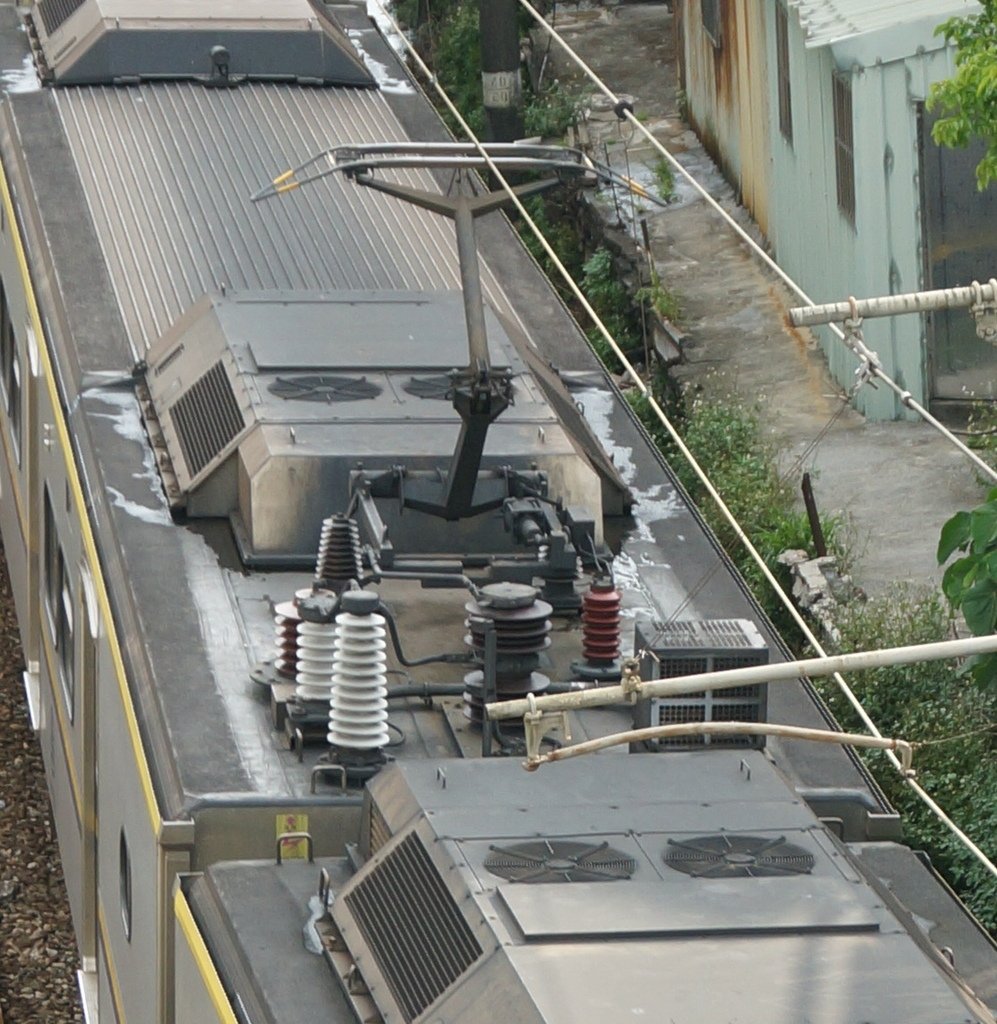 EMU800 集電弓相片.JPG