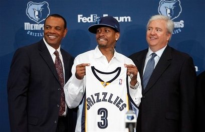 capt.70535b20f6e8499ca325aa51e52abf16.grizzlies_iverson_basketball_tnlm101.jpg