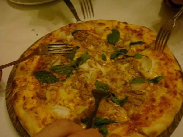 海鮮Pizza(準備開動囉).JPG