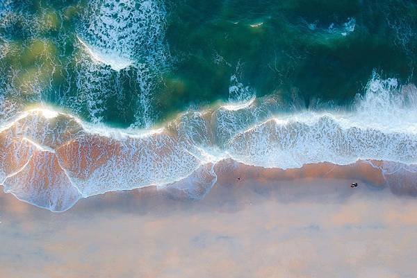 aerial-shot-beach-bird-s-eye-view-1902647.jpg