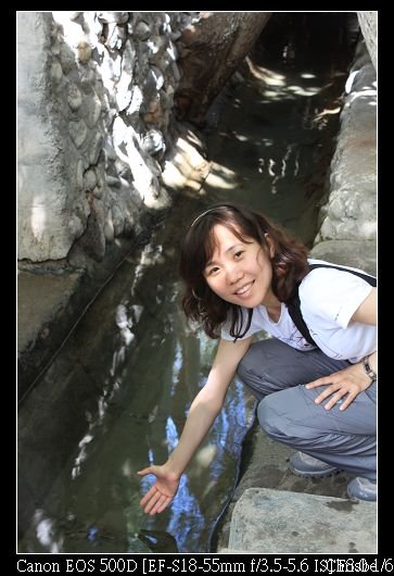 可以走下去摸到坎兒井冰涼的水