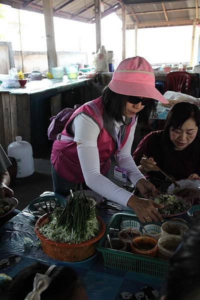 要搭配生菜和醬料 