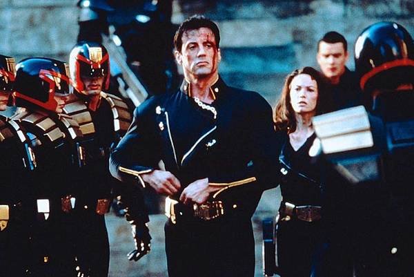 photo-Judge-Dredd-1994-3