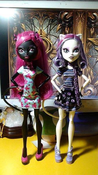 Catty Noir &amp; Catrine DeMew