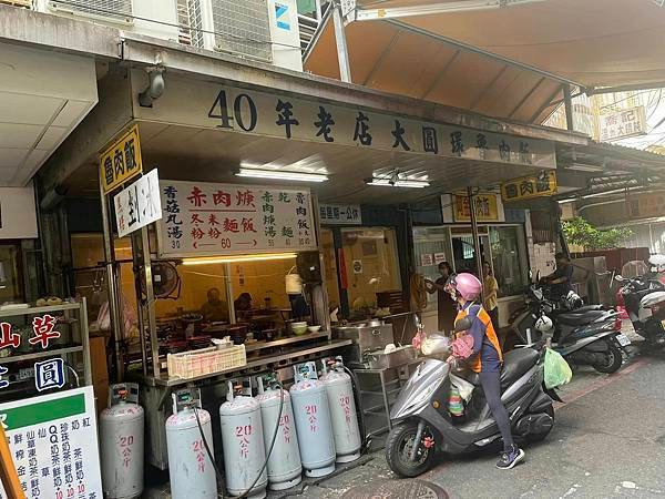 [不孤單的孤獨美食家]新店阿金老圓環滷肉飯（越南老闆娘店）