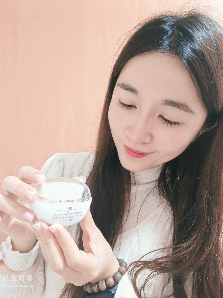 克麗緹娜 CHLITINA 月見草禦顏美顏露 月見草禦顏精華油 月見草禦顏精華霜 月見草禦顏BB霜 保養品推薦 烈陽問路 (18).jpg