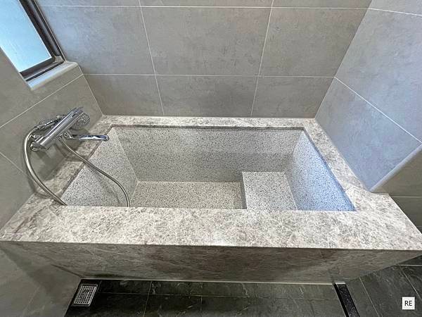 ｜浴室翻新｜1.6坪｜浴室牆打掉重蓋、大理石磚砌浴缸－二手衛