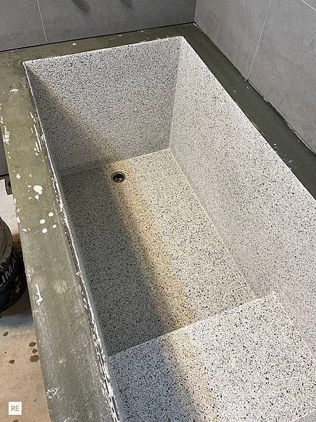 ｜浴室翻新｜1.6坪｜浴室牆打掉重蓋、大理石磚砌浴缸－二手衛