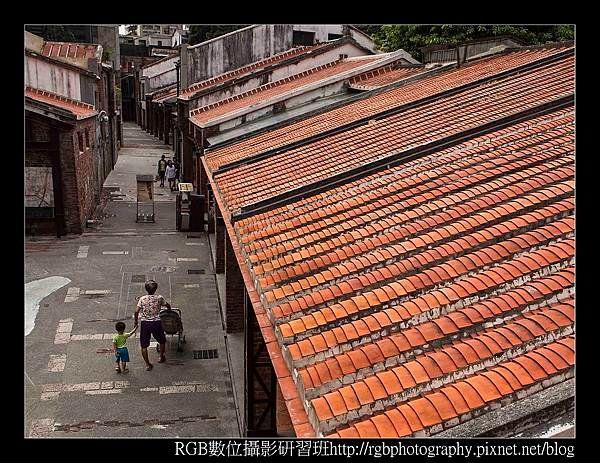 阿嬤牽孫去七桃.jpg