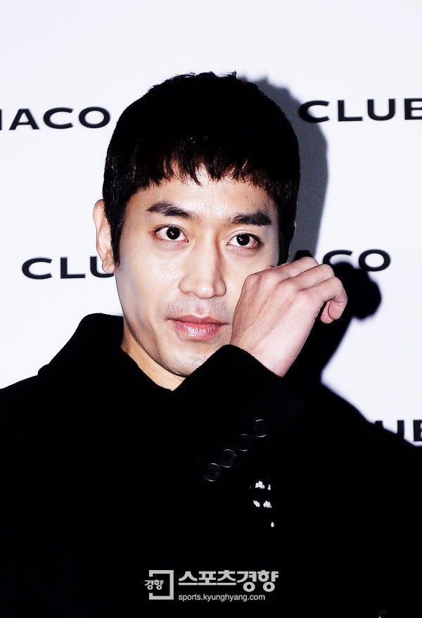 R-141029 Club Monaco-10