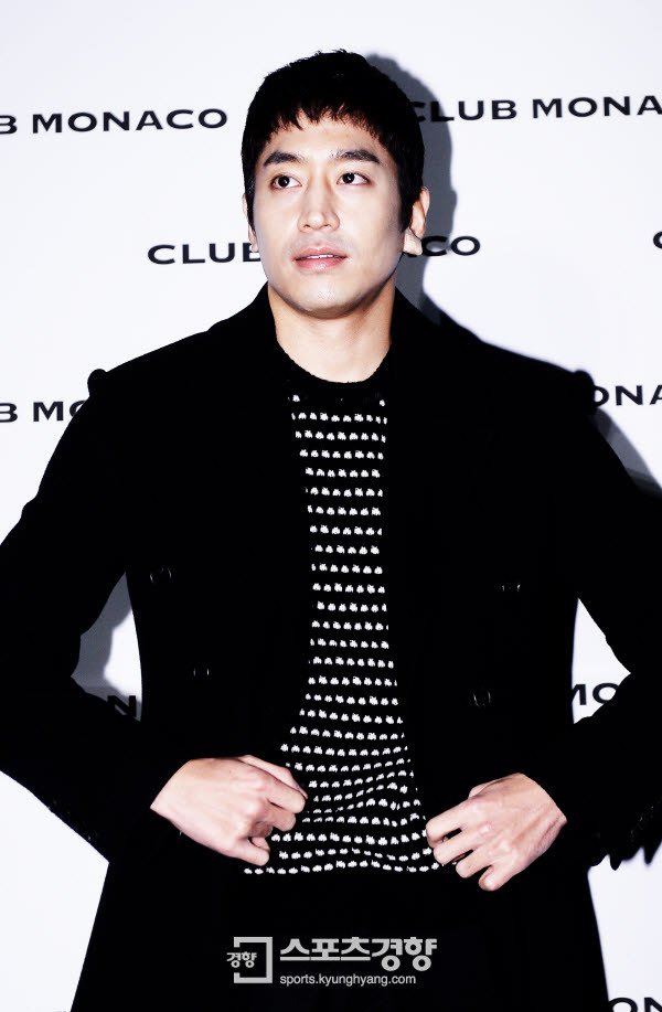 R-141029 Club Monaco-8