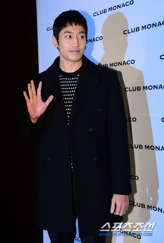 R-141029 Club Monaco-5