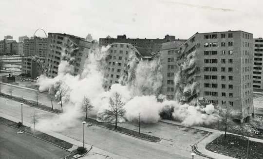 Pruitt-igoe_collapse-series_mod