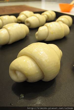 牛奶餐包.jpg