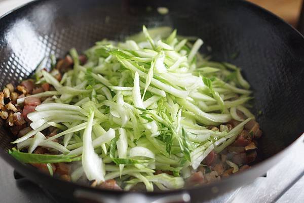 綠油油的燜菜飯