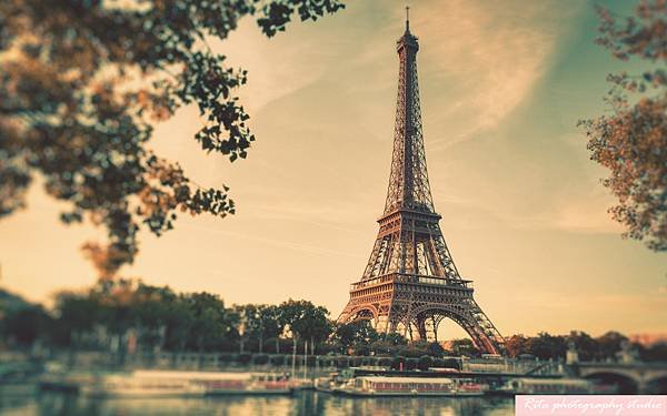 Eiffel-Tower-Wallpaper