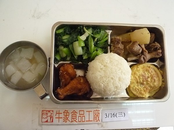 牛象-3.16營養午餐照片-小學.JPG