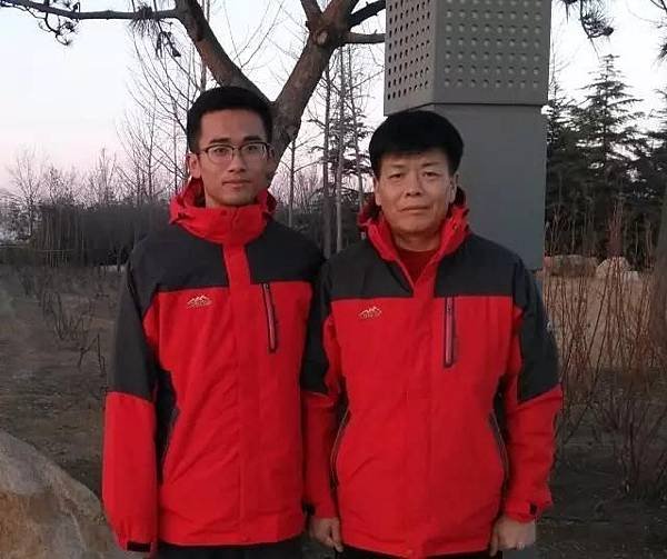 王紹春與兒子合影