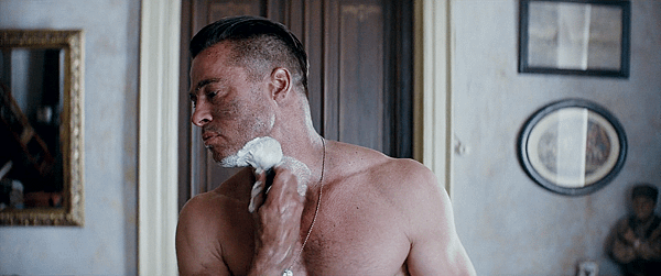 Fury-2014-Brat-Pitt-Shaving-Brush-1.png